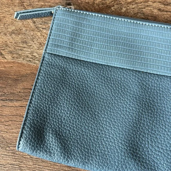 Chico's Blue Wristlet Clutch NWT - Picture 3 of 6